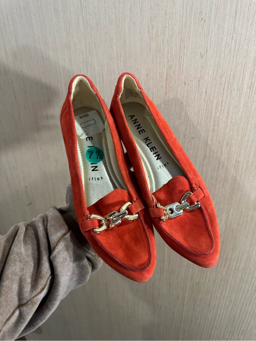 Anne Klein Iflex Red Orange Suede Loafers with Gold Chain Trim Size 7.5
